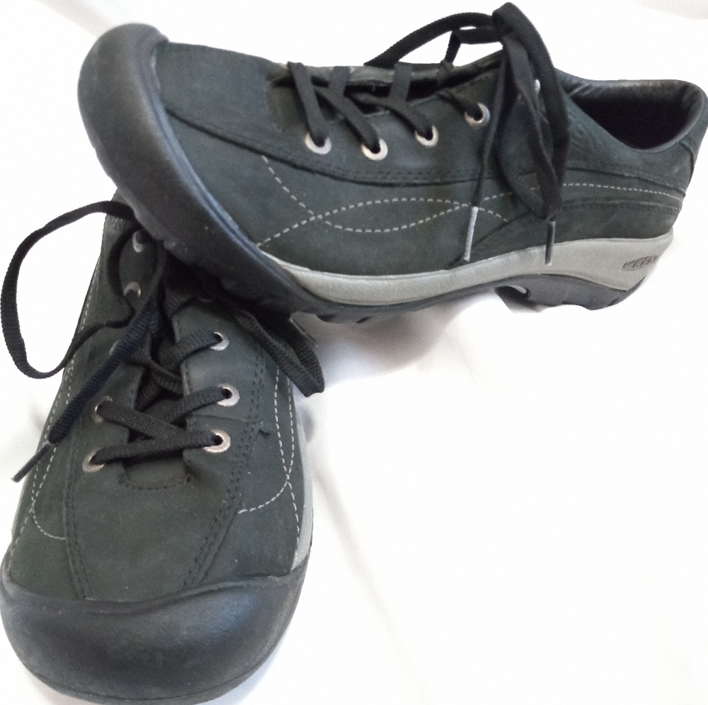 Keen Women's Casual Comfort Shoe Size 8.5 black Pr
